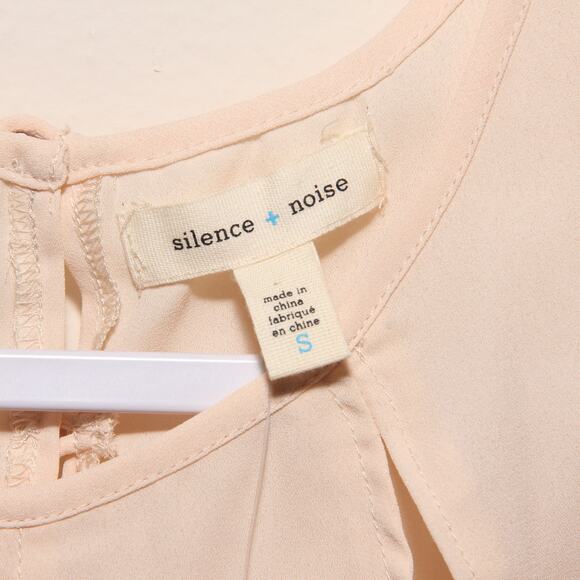 NEW Silence + Noise Slit front Sleeveless Top Size Small High Low Hem Peach - Picture 6 of 7